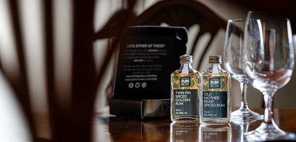 Enjoy 2 carefully selected rums with tasting notes each month.