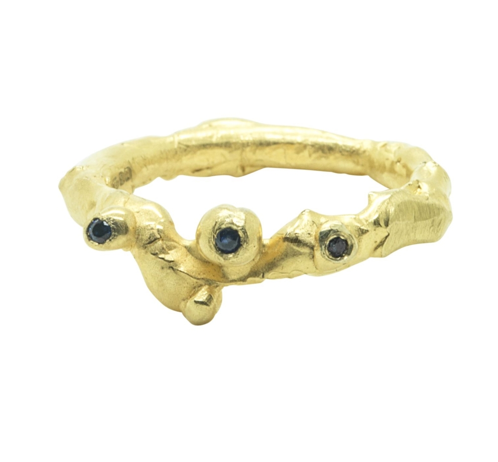 Origins, 18ct yellow gold Sapphire ring