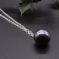 Purple Hue Dainty Single Black Pearl Pendant - 5-6 mm