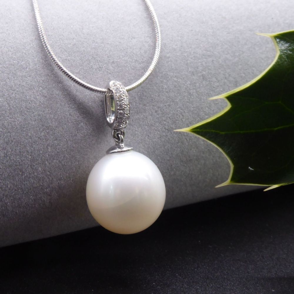 18 Carat White Gold With Diamonds and Pearl Pendant