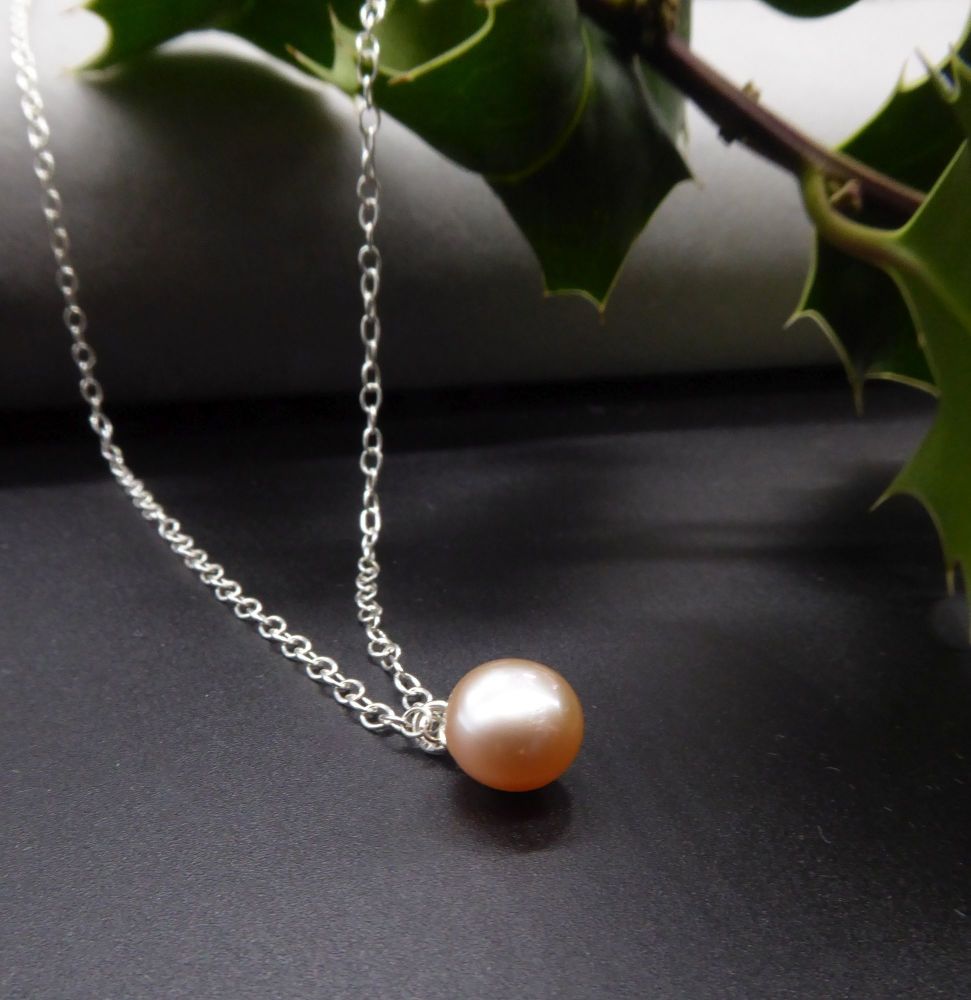 Dainty single peach pearl necklace 7-8mm