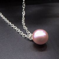 Dainty pink pearl pendant - 7-8mm