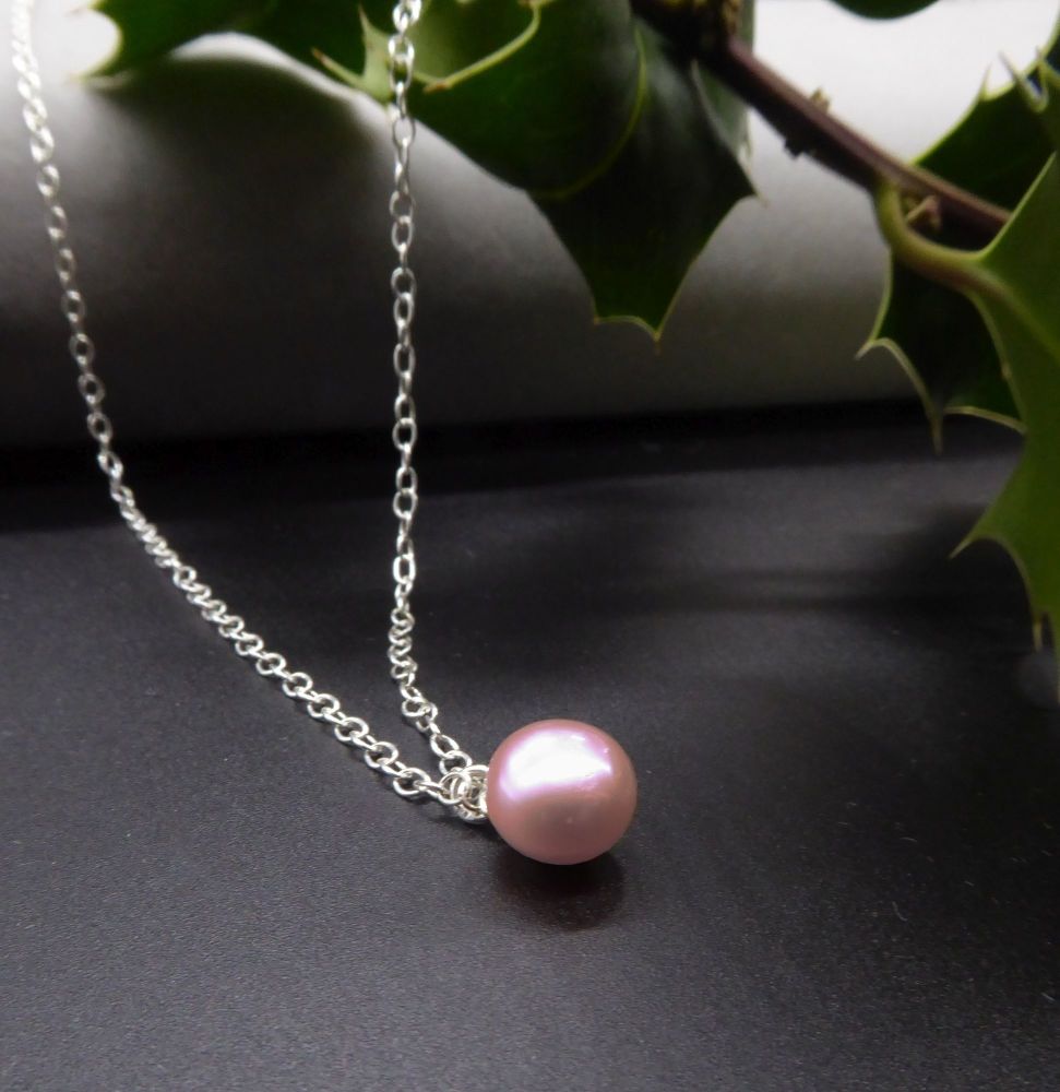 Dainty pink pearl pendant - 7-8mm