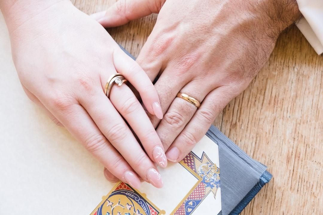 A bespoke wedding ring hand carved to fit around the engagement ring