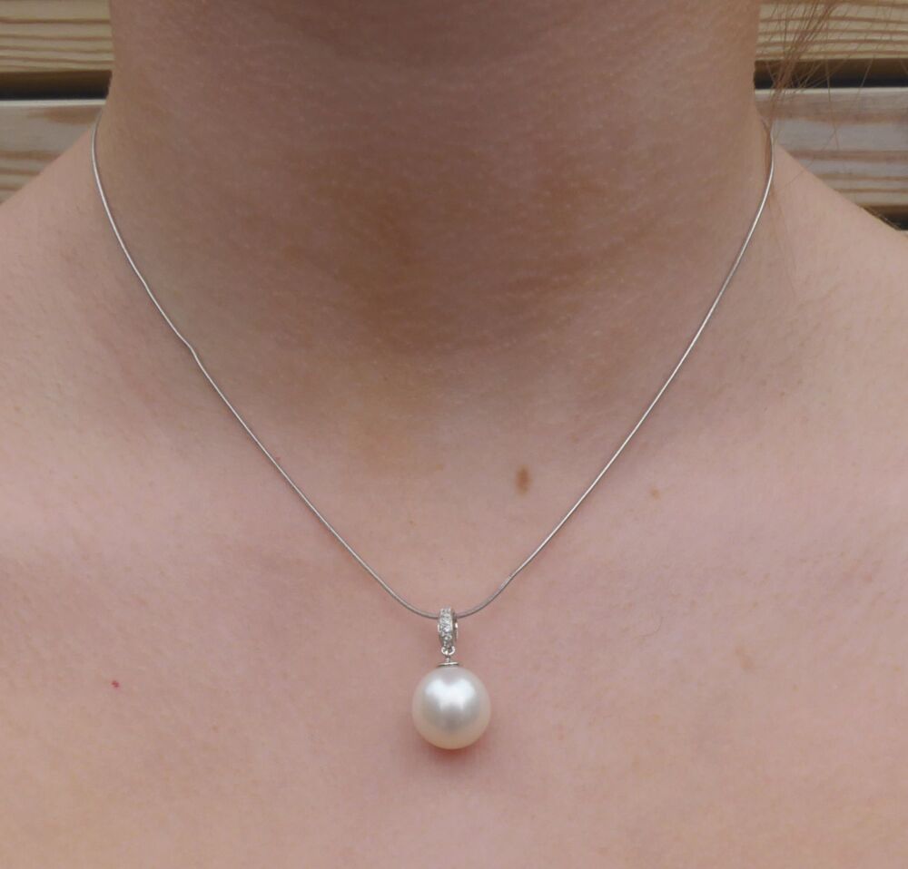 18 Carat White Gold With Diamonds and Pearl Pendant