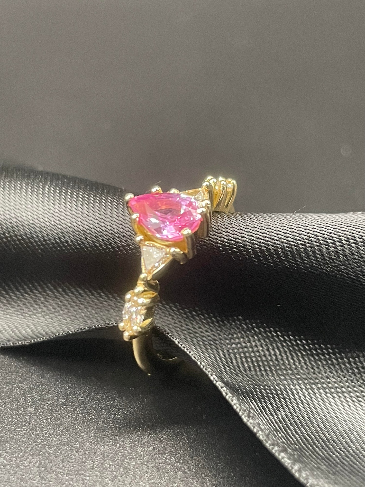 custom-engagement-ring-design-pink-sapphire-nude-jewellery