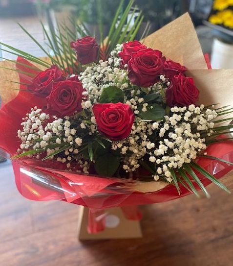 12 Luxury Roses & Gypsophila