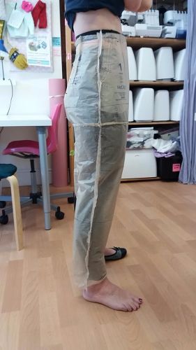 Tissue Fitting McCalls M6901 trouser pattern in 1-2-1 lesson Sew In Brighto