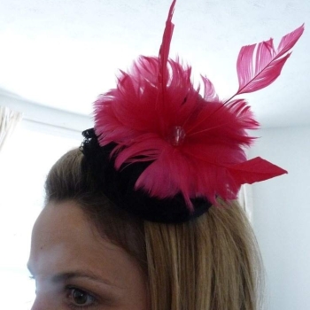 Fascinator red