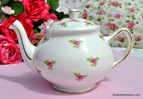 Duchess China Ditsy Roses One Pint Teapot c.1960s