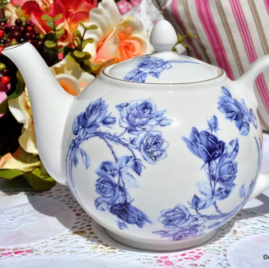 Aynsley Elizabeth Rose Blue 2 Pint Teapot
