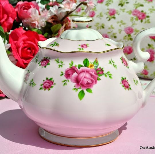 Royal Albert New Country Roses Pink 2 Pint Teapot