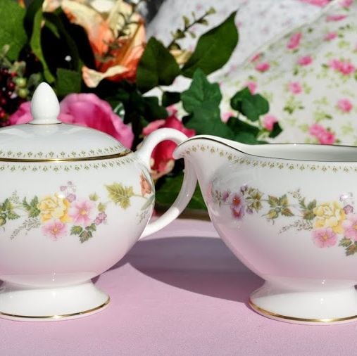 Wedgwood Mirabelle R4537 Cream Jug and Sugar Bowl with Lid
