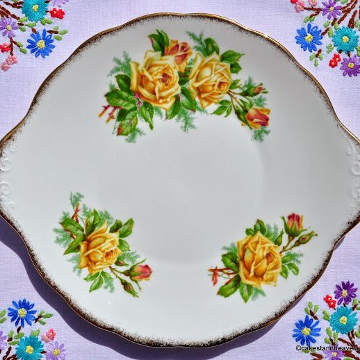 England 1940s. Royal Albert Tea Rose Cake Plate with Handle