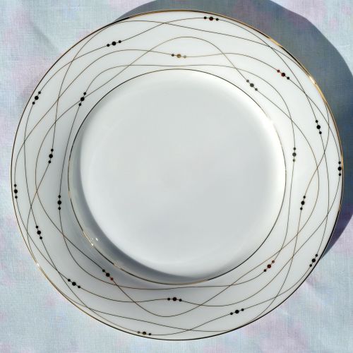 Royal Doulton Fascination Gold 22.5cm Bone China Accent Plates c.2006
