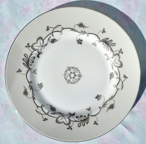 Wedgwood Flourish Ecru Bone China 22.5cm Salad Plate