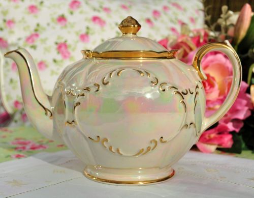 Sadler Lustreware Pearl and Gold Vintage Teapot c.1930s