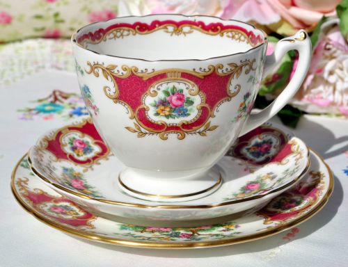 Coalport Broadway Marone Vintage Teacup Trio c.1960+