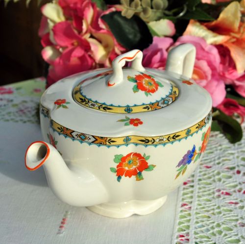 One and a quarter pints capacity - 4 teacups