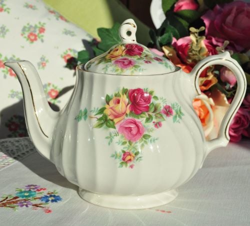 Sadler Pink and Yellow Roses 1.75 Pint Teapot c.1950s
