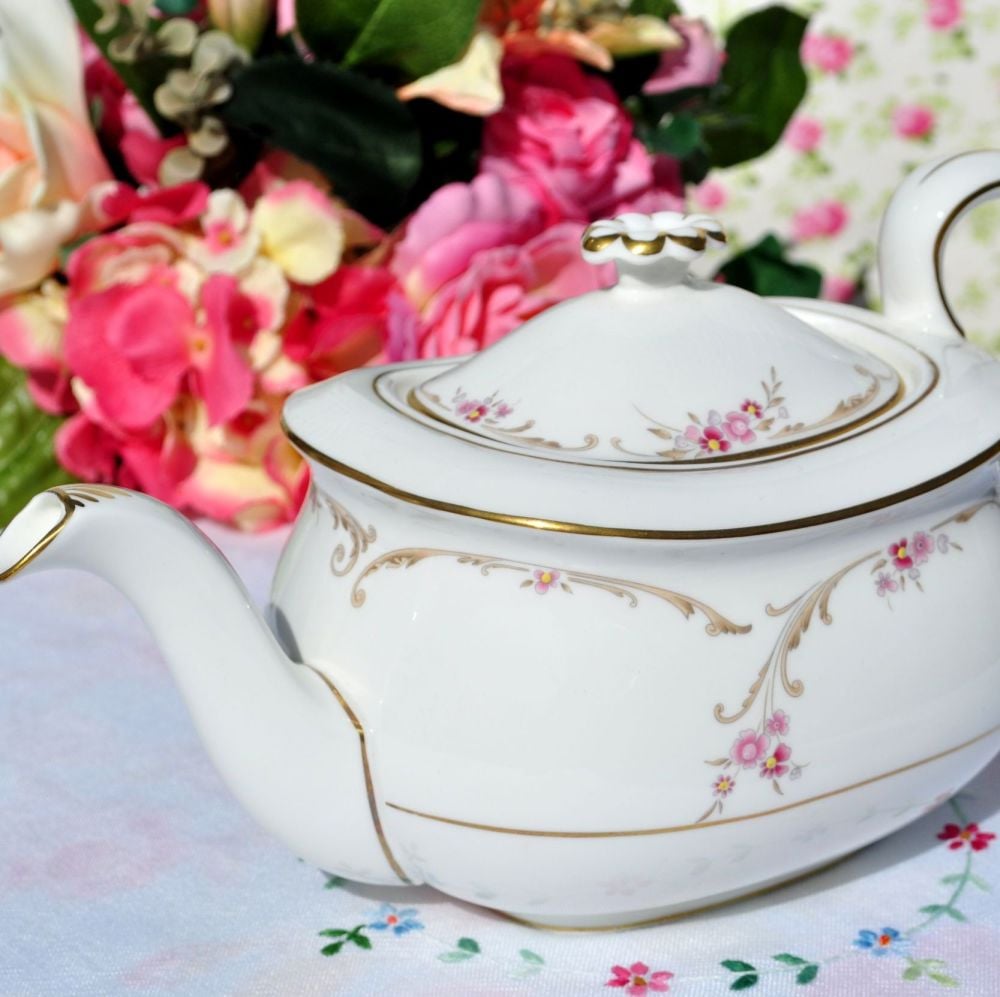 Wedgwood Carisbrooke Bone China Teapot c.1962+