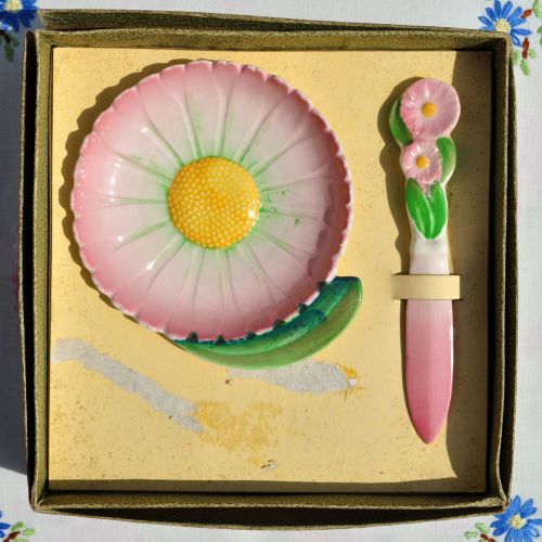 Pink Daisy Butter Dish & Knife