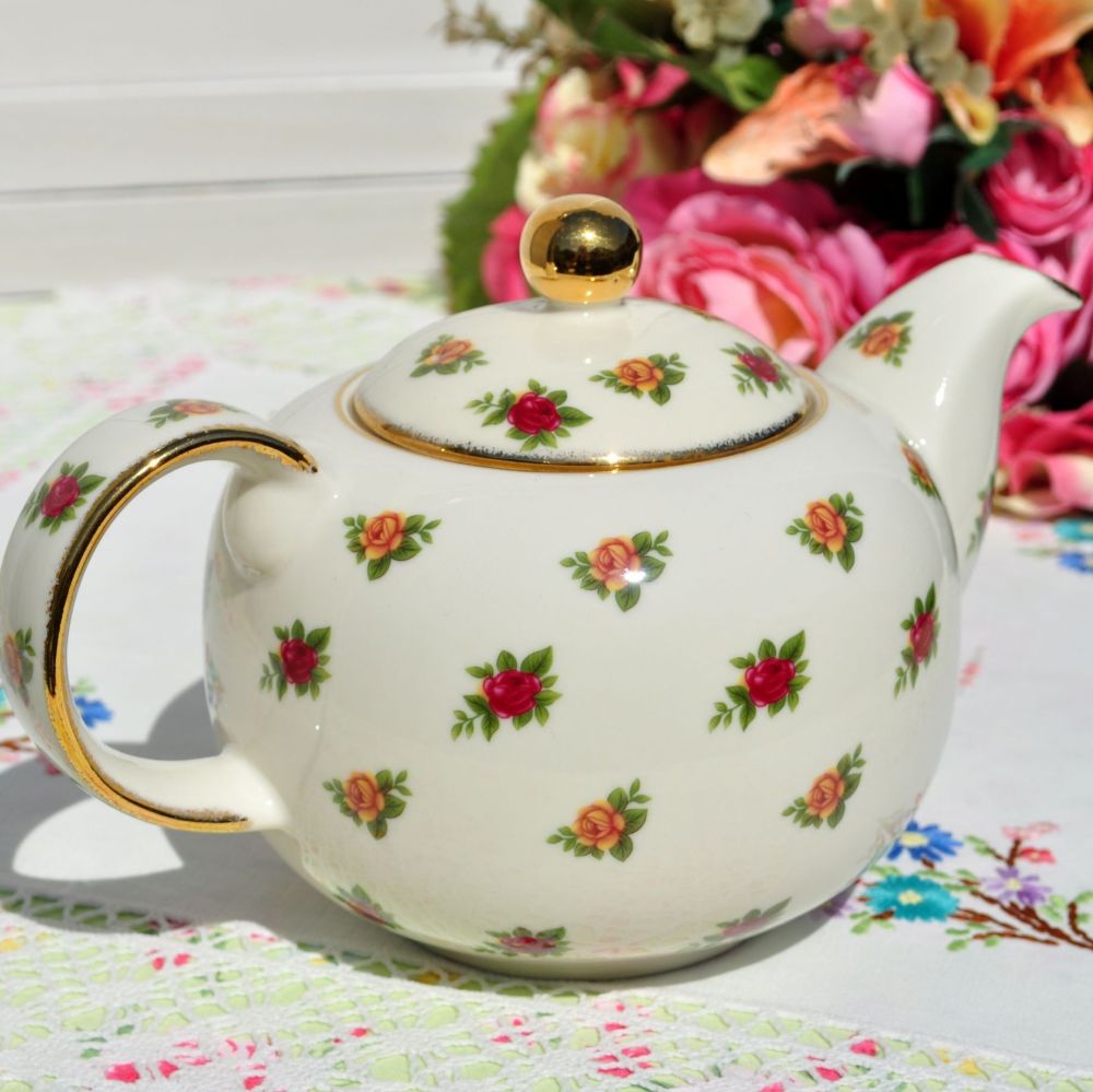 Scattered Red & Orange Roses pattern
