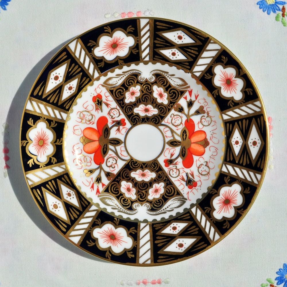 Royal Crown Derby Imari 2451 Pattern 16cm Plate