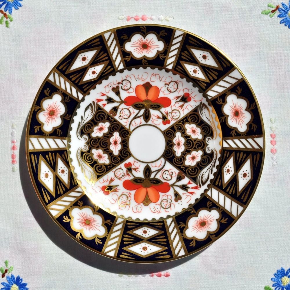Imari 2451 Pattern Royal Crown Derby 16cm Plate