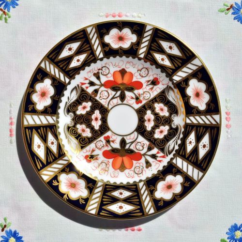 Imari 2451 Pattern Royal Crown Derby 16cm Plate