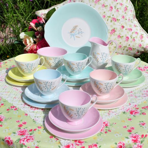 Queen Anne Harlequin 21 Piece Tea Set c.1950's