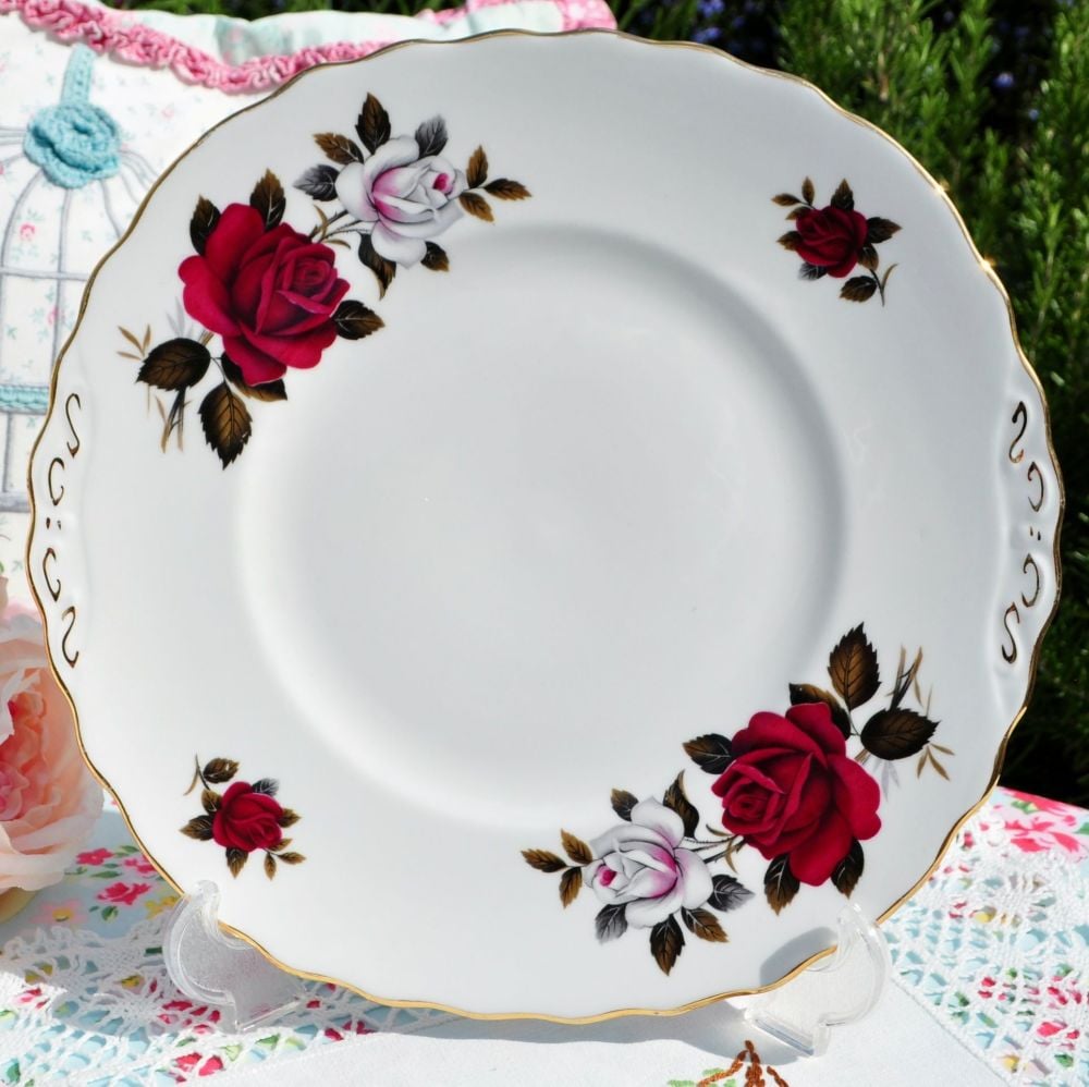 Red and White Roses Pattern