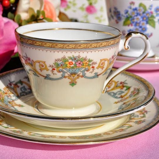 Aynsley Henley Pattern Vintage Teacup Trio