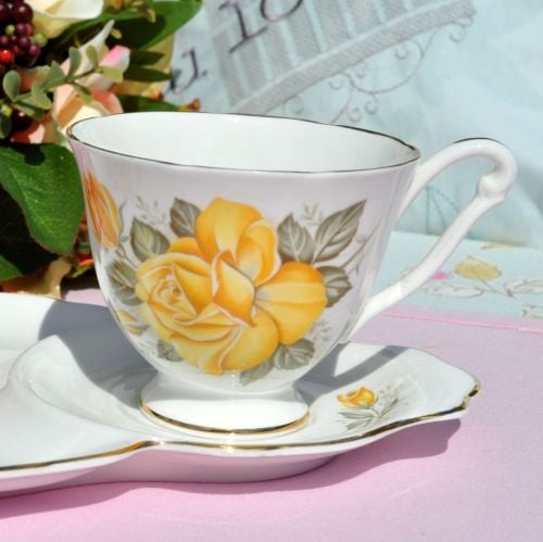 Queen Anne Yellow Rose Pattern Tennis Set