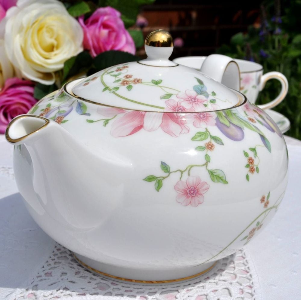 Wedgwood Sweet Plum Pattern Fine English Bone China 2 Pint Teapot