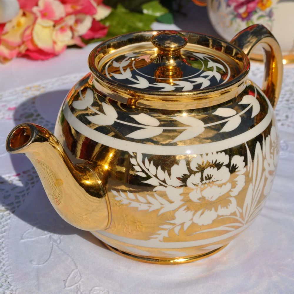 Sadler Vintage Gold and Cream 1.5 Pint Teapot c.1950s
