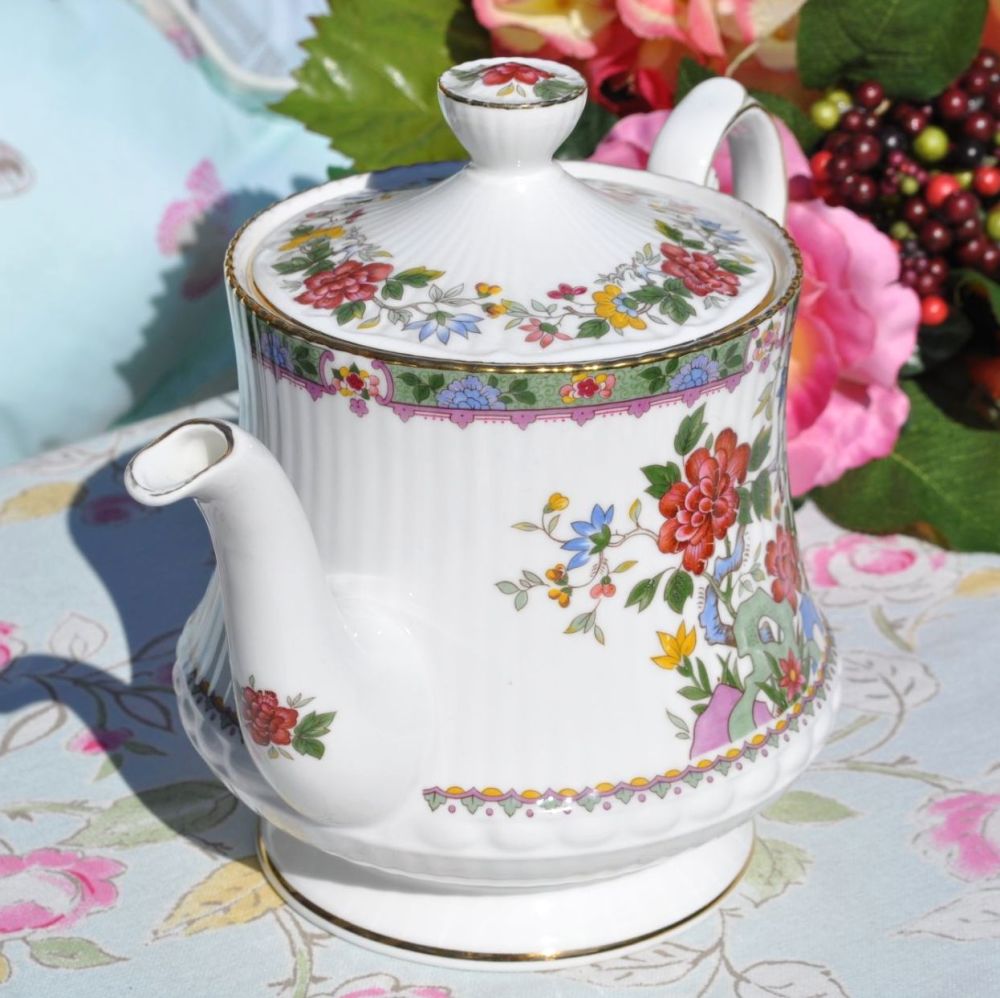 Queen's Flower of Amaron Vintage 2 Pint Teapot