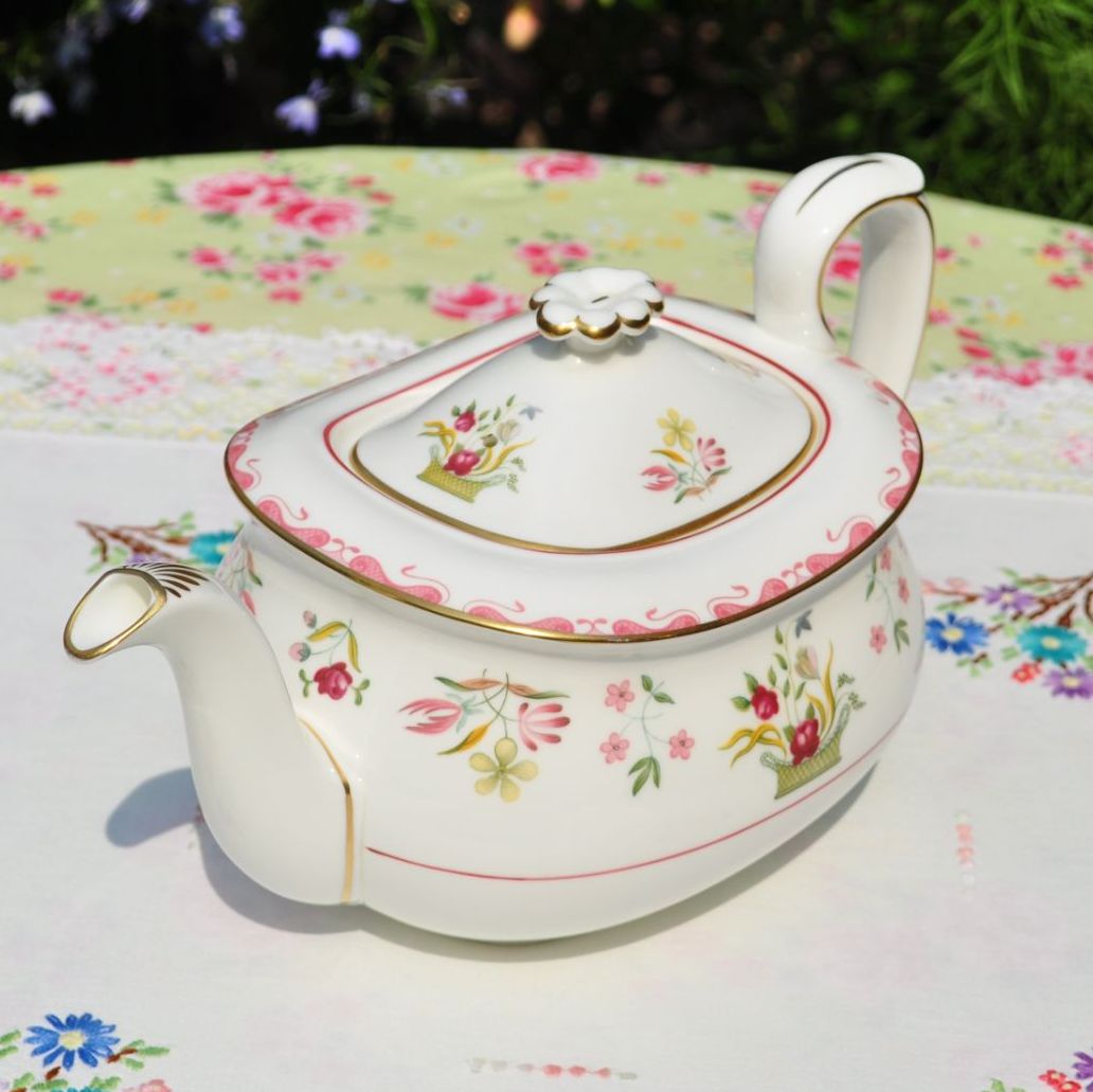 Wedgwood Bianca Oval 2 Pint Teapot
