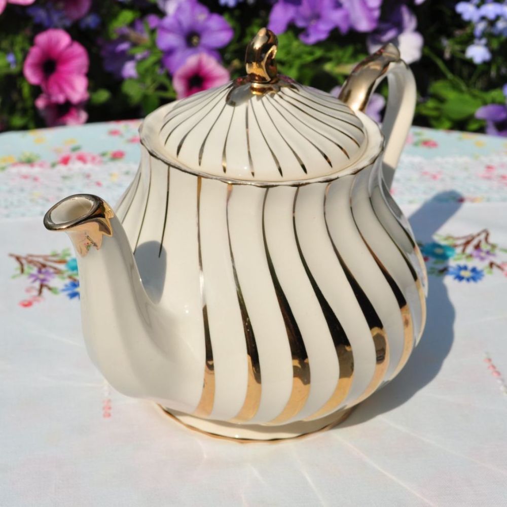 Sadler Gold Swirl Vintage 2 Pint Teapot