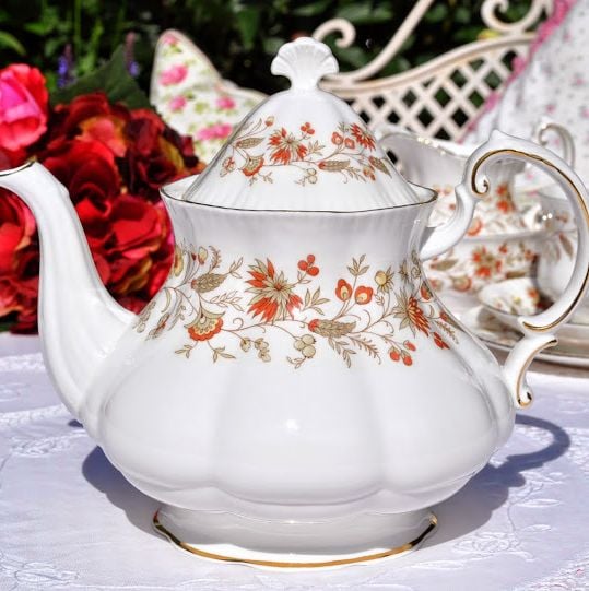 Paragon Seville Vintage Fine Bone China Pint Teapot