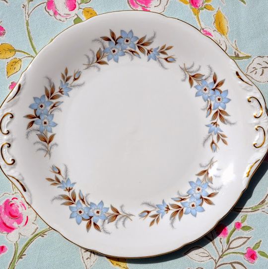 Royal Standard Dawn Vintage Fine Bone China Cake Plate