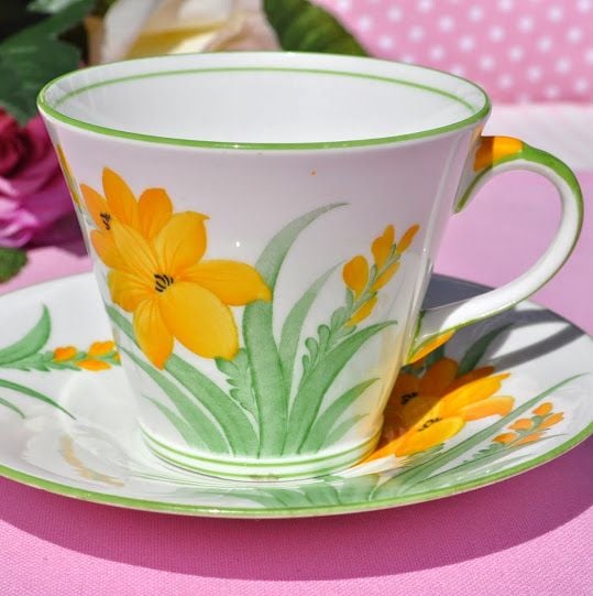Aynsley Yellow Lily Pattern 5242L Fine China Teacup and Saucer