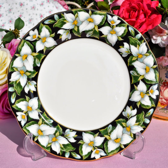 Royal Albert Provincial Flowers Trillium 20.5cm Plate c.1975