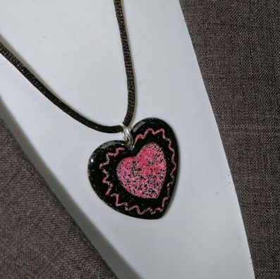 Large-Heart-Pendant-Close-up