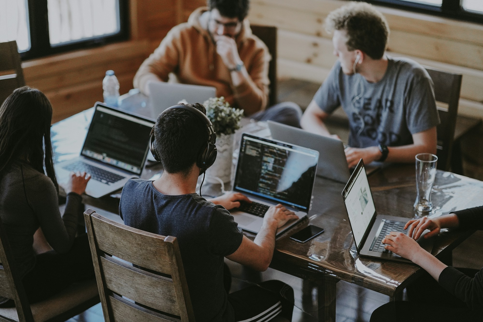 group-of-people-using-laptop-computer-QckxruozjRg.jpg