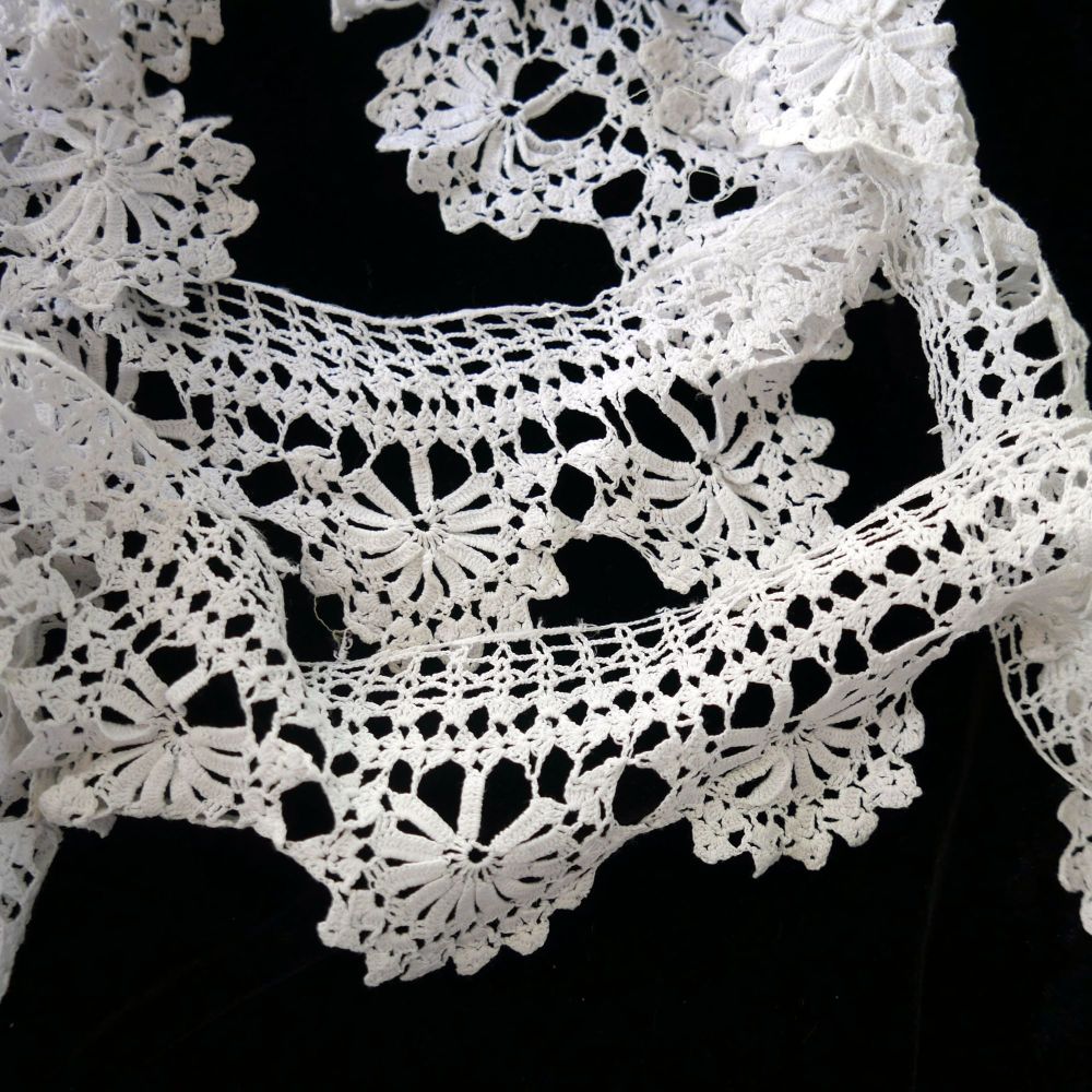 Vintage Crochet Cotton Trim - 2.7 Metres - L7