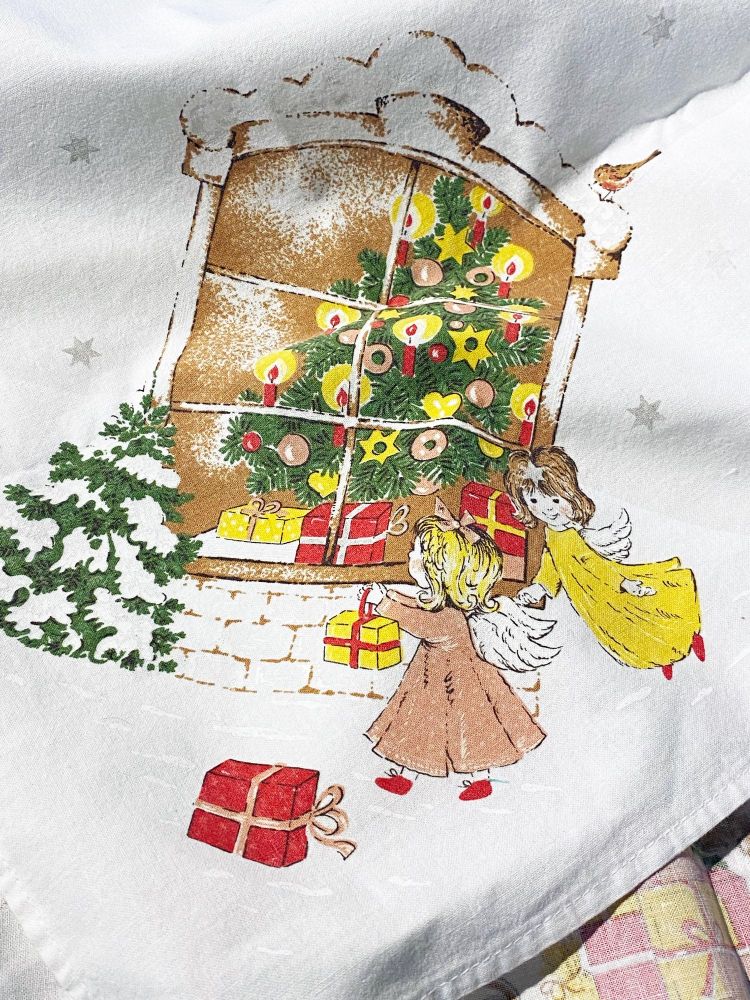 Vintage Christmas Tablecloth 72cm x 72cm