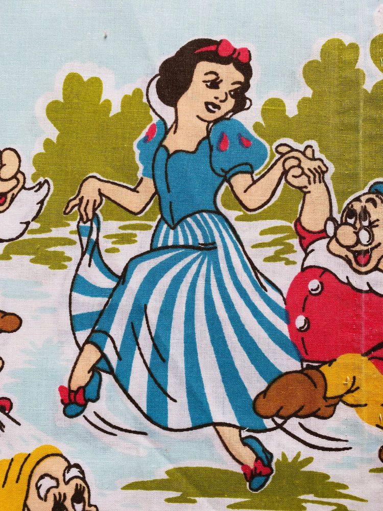 Vintage Snow White Disney Fabric - 23cm x 44cm