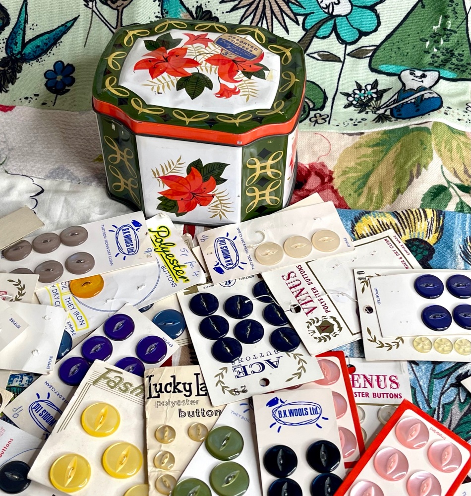 Vintage Tin with Vintage Buttons
