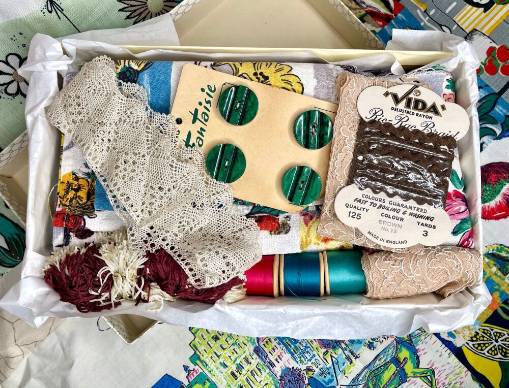 Stitching Gift Set in Vintage Box